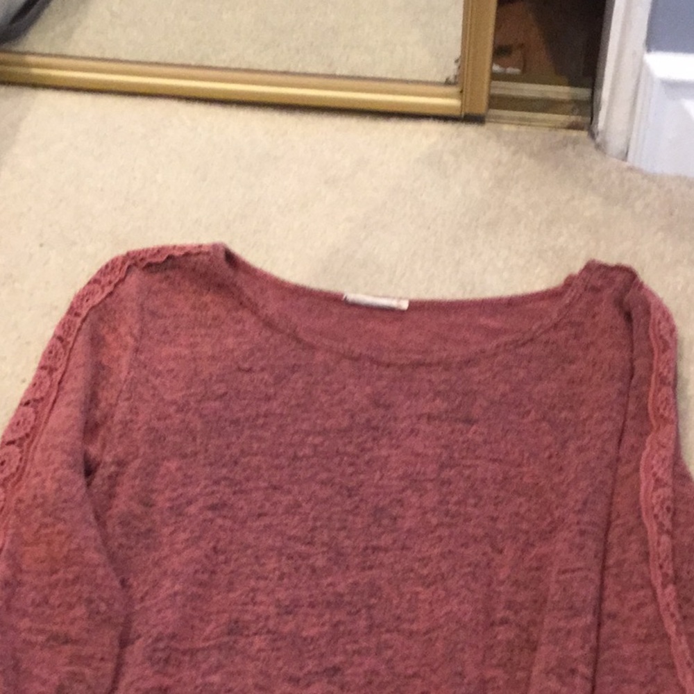 Burgundy shirt with three-quarter length sleeve